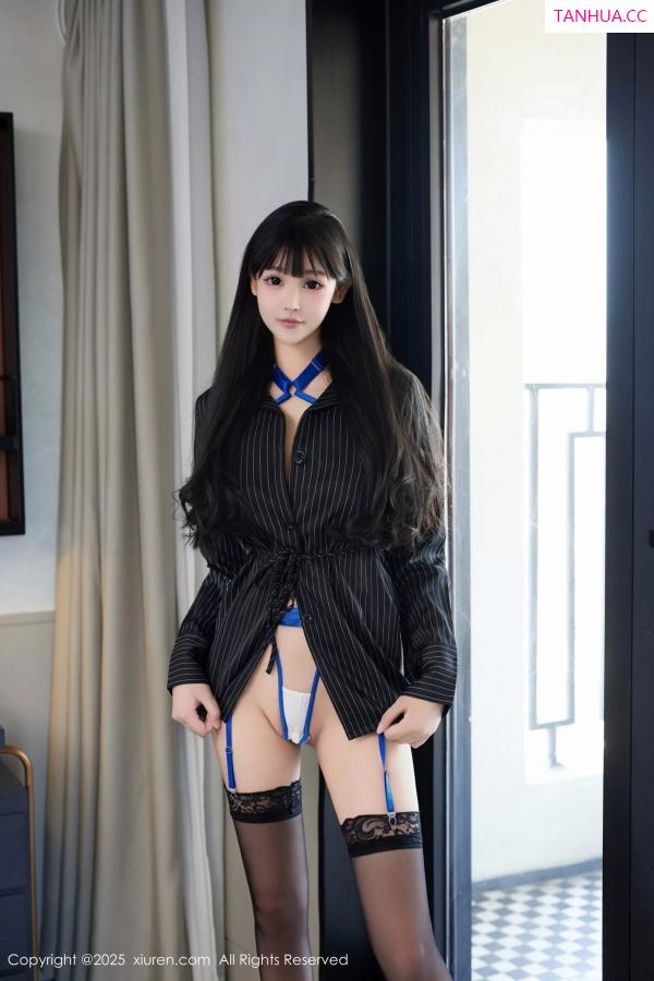   [XiuRen]高清写真图 2025.04.15 No.10154 智恩baby 性感OL第8张图片